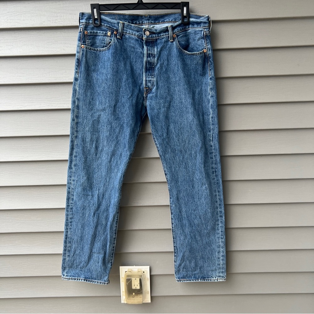 Levi's 501 Straight Leg Button Fly Jeans Men's Size 36x30 Medium Wash